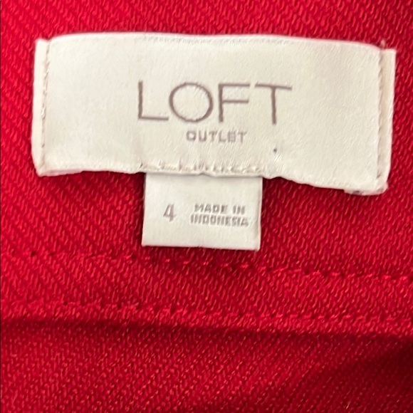 LOFT Outlet Red Skirt with Gold Button Accents, Excellent Condition, Size 4 - Picture 6 of 7